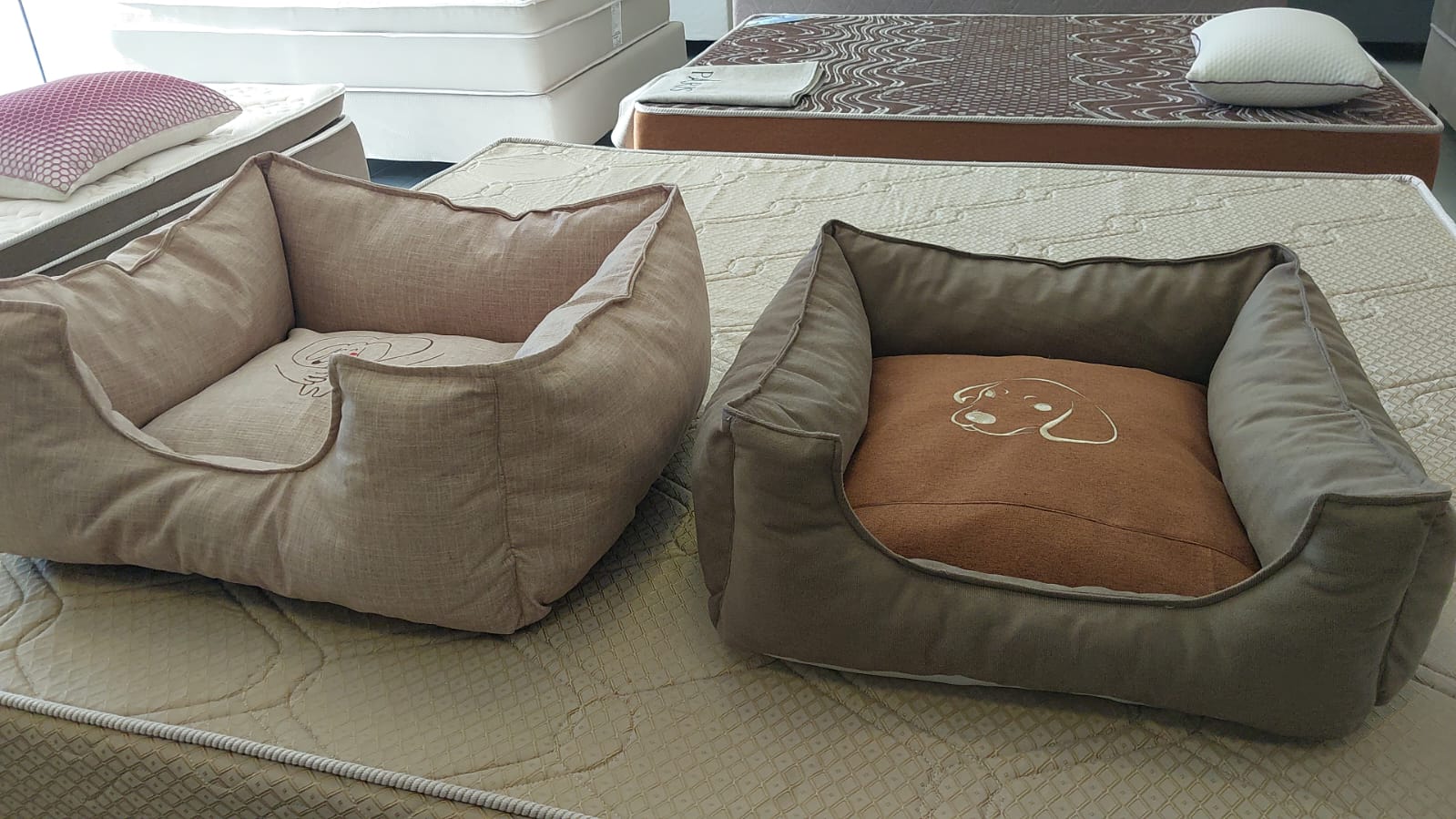 Cama personalizada para pet, produzida pela Paris Colchões