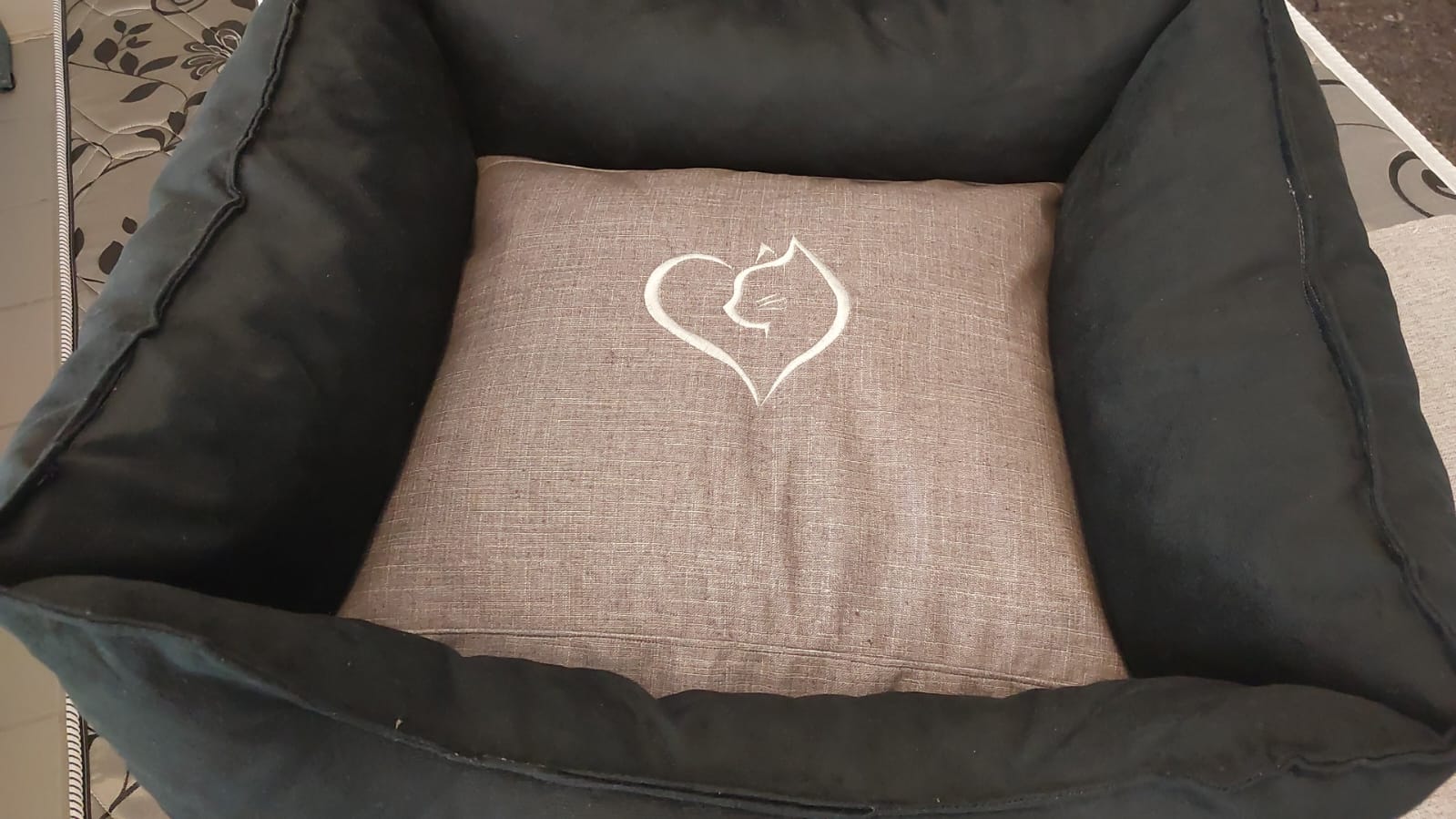 Cama personalizada para pet, produzida pela Paris Colchões